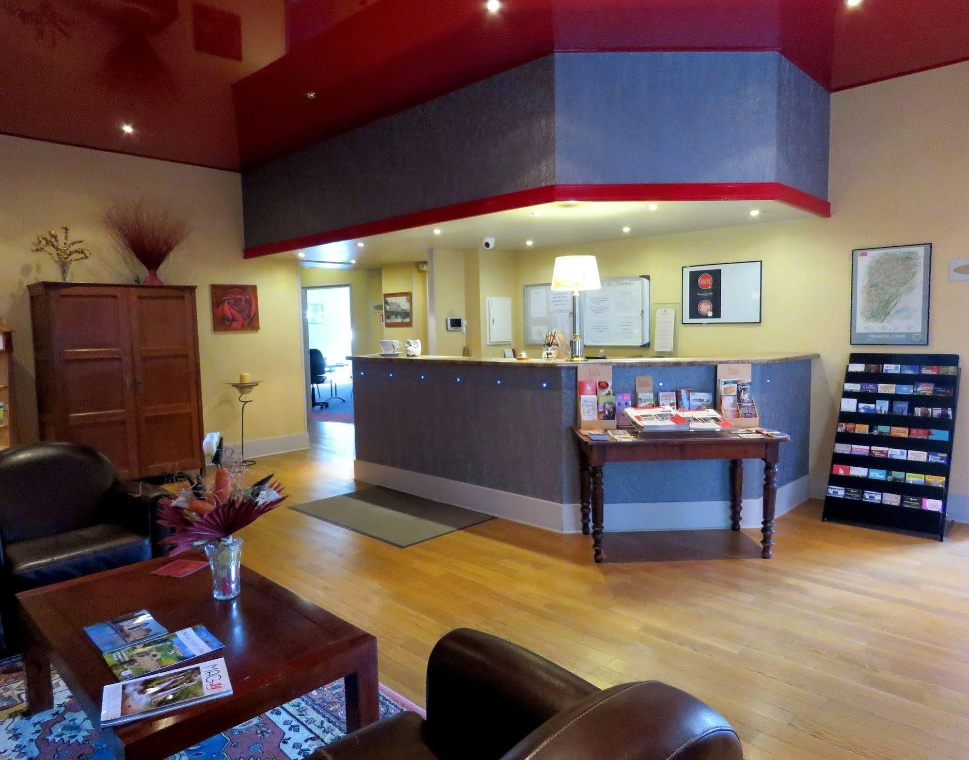 Hotel Terminus - Pizzeria Pizz'A Gogo - Salle De Sport - Face A La Gare Lons-le-Saunier Exterior photo